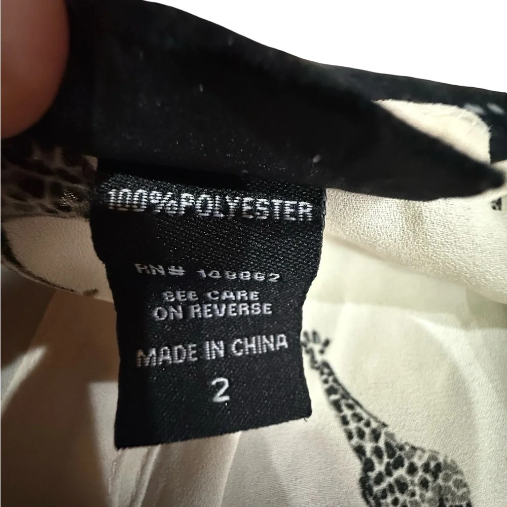 Torrid White Giraffe Print Blouse 2X Safari Animal Print Pocket Semi Sheer Top - Picture 10 of 10